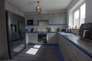 Kitchen Diner- click for photo gallery
